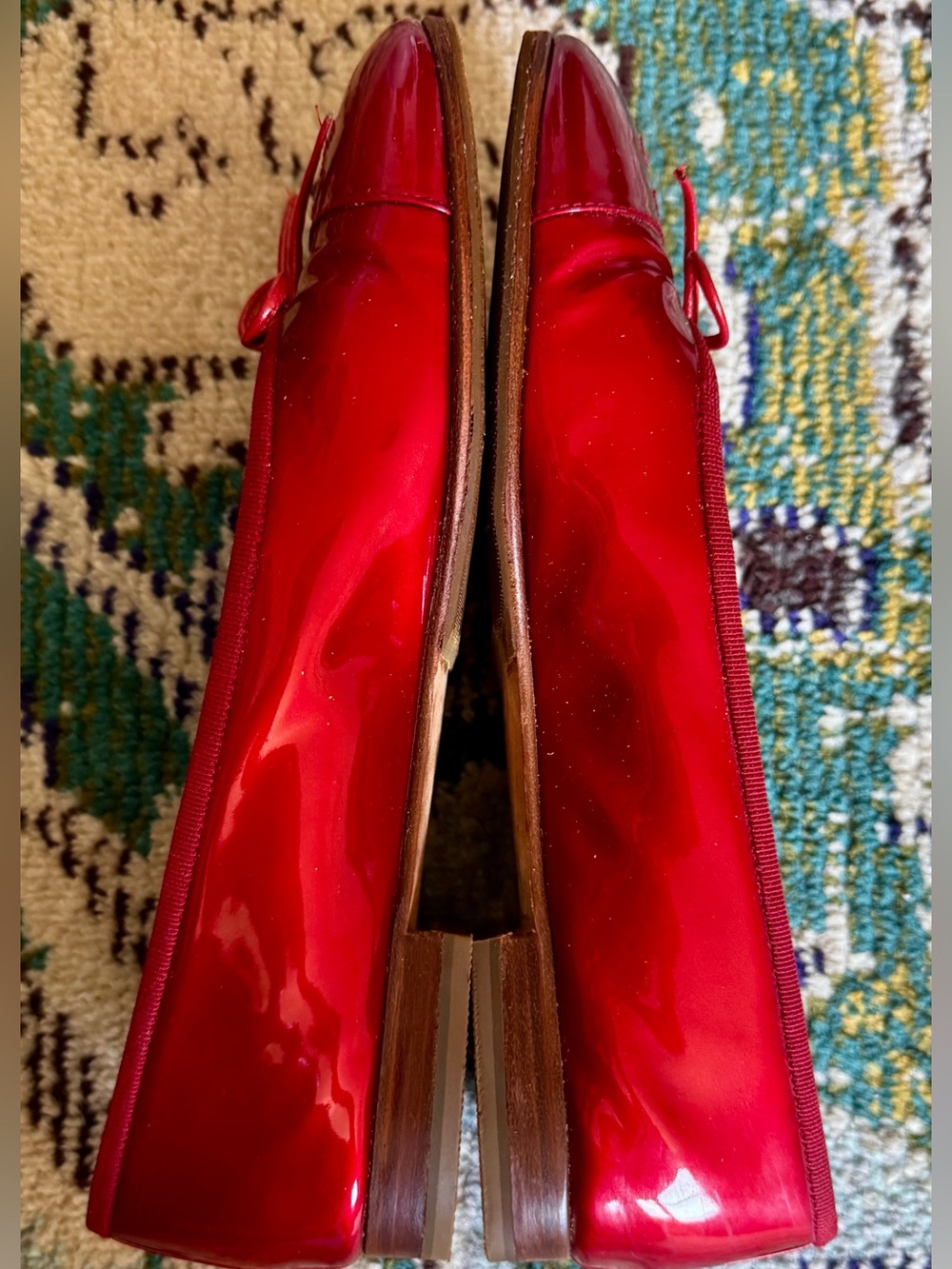 CHANEL Ruby Red Glossy Patent Leather CC Logo Ballet Flats - Picture 3 of 6